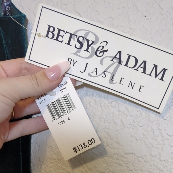 Betsy & Adam by Jaslene green velvet sleeveless square neck maxi dress - Picture 3 of 11